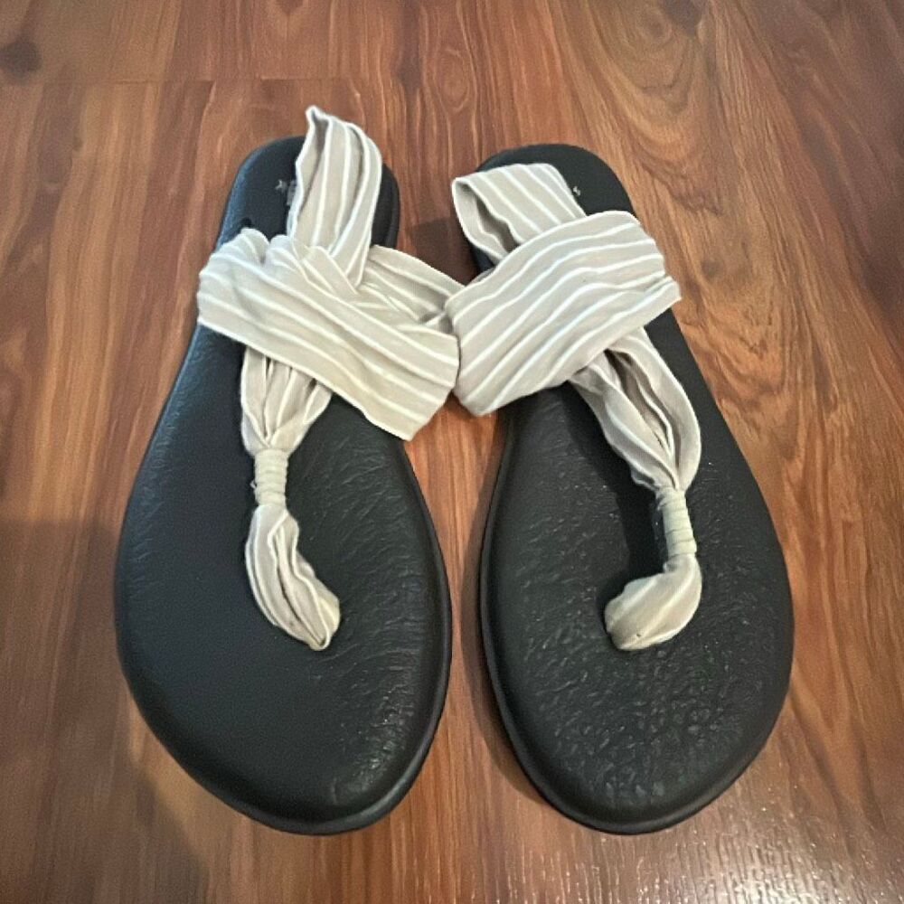 Sanuk Cloth sandals. Size 7 beige white striped black